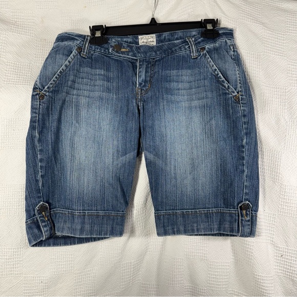 WOMENS AEROPOSTALE JEAN SHORTS,‎ SIZE 5/6 Snaps - Picture 1 of 8